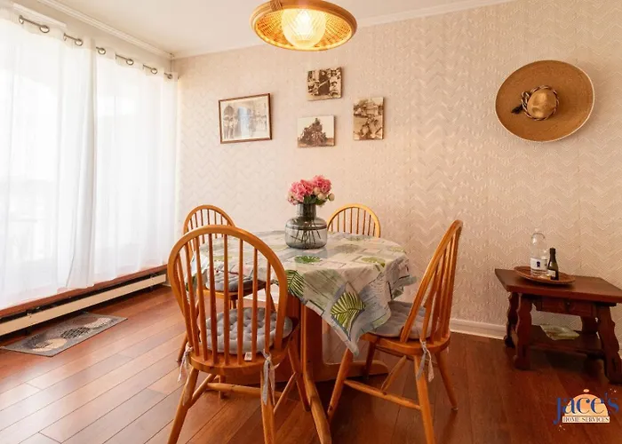 Grand T2 En 1ere Ligne Vue Sur Le Petit Port *